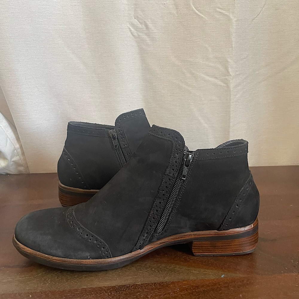 Naot Nefasi black booties